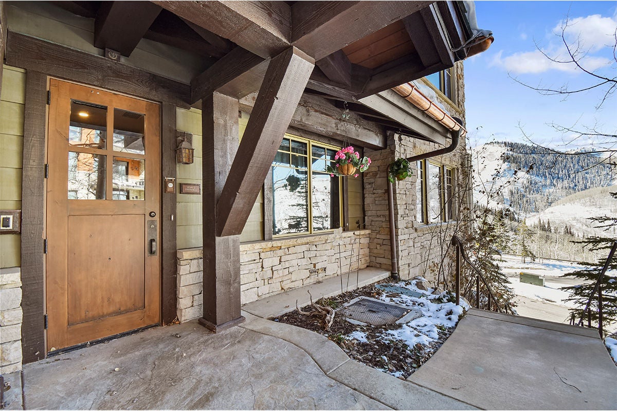 ENJOY SERVICES LIKE IN-HOME SKI RENTAL FITTING, GROCERY DELIVERY, AND LUGGAGE SHIPMENT IN PARK CITY. ENJOY SERVICES LIKE IN-HOME SKI RENTAL FITTING, GROCERY DELIVERY, AND LUGGAGE SHIPMENT IN PARK CITY.