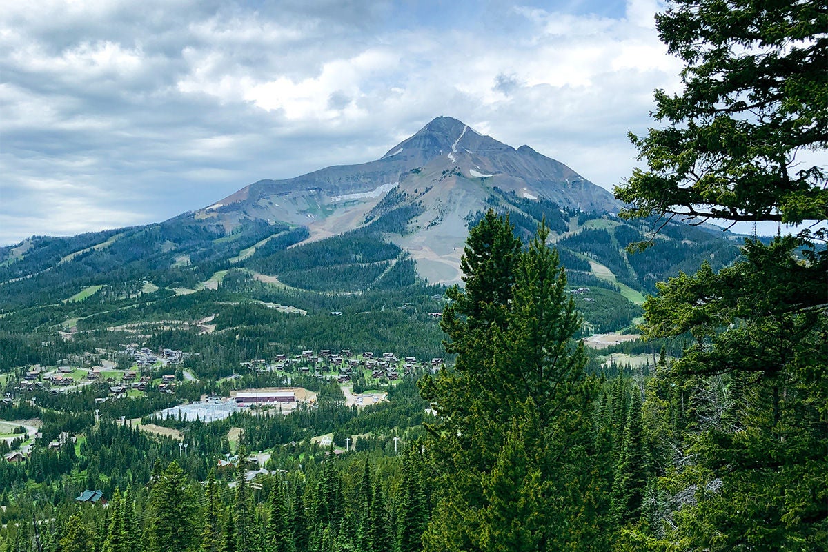 RIDE THE SWIFT CURRENT LIFT TO THE TOP OF LONE MOUNTAIN, WHICH TOWERS OVER BIG SKY. RIDE THE SWIFT CURRENT LIFT TO THE TOP OF LONE MOUNTAIN, WHICH TOWERS OVER BIG SKY.