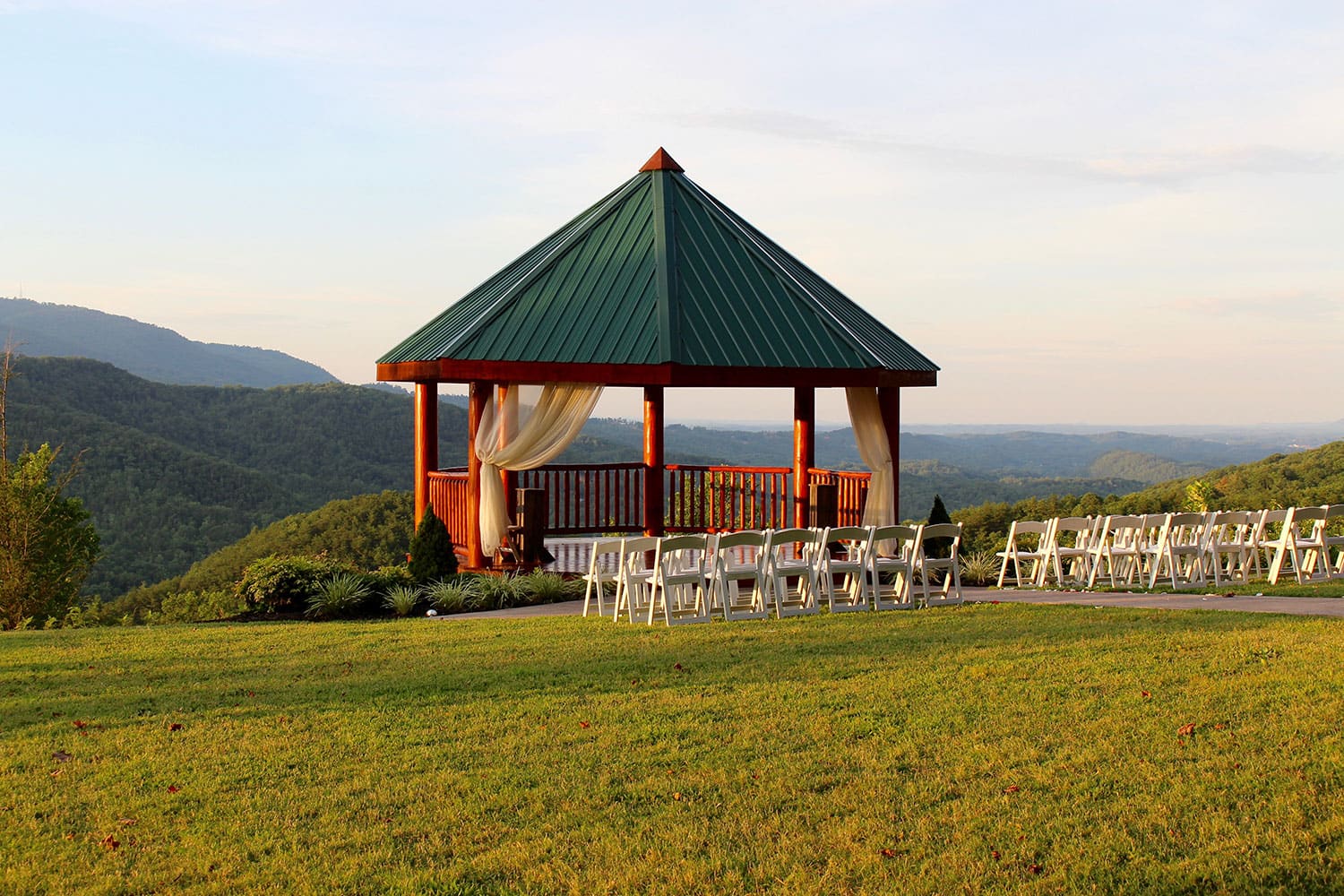 brothers cove wedding venue in Tennessee