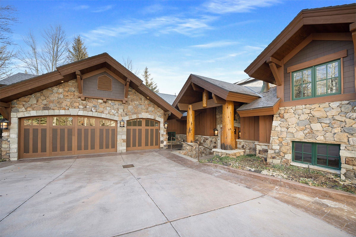 OUR PARK CITY HOMES ARE HAND-SELECTED FOR PRIME MOUNTAIN ACCESS AND HIGH-END AMENITIES.