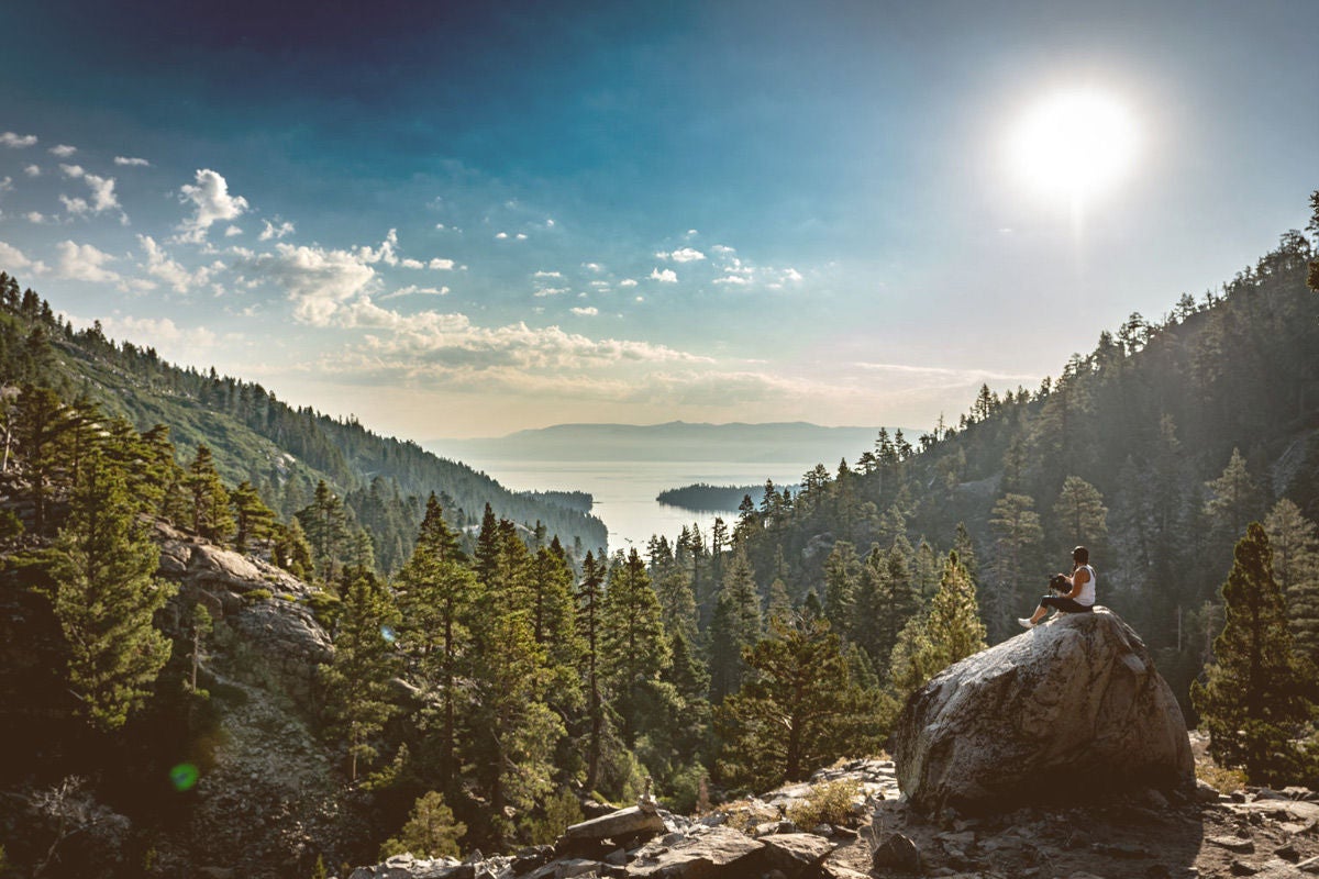 EXPLORE THE BREATHTAKING BEAUTY OF LAKE TAHOE DURING YOUR STAY AT CEDAR CREST COTTAGES. [PHOTO CREDIT: JERRY FROM ADOBE STOCK]