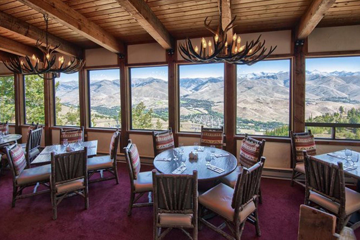 ENJOY AN INCREDIBLE DINING EXPERIENCE AT THE ROUNDHOUSE RESTAURANT, LOCATED RIGHT ON TOP OF THE ROUNDHOUSE EXPRESS GONDOLA.