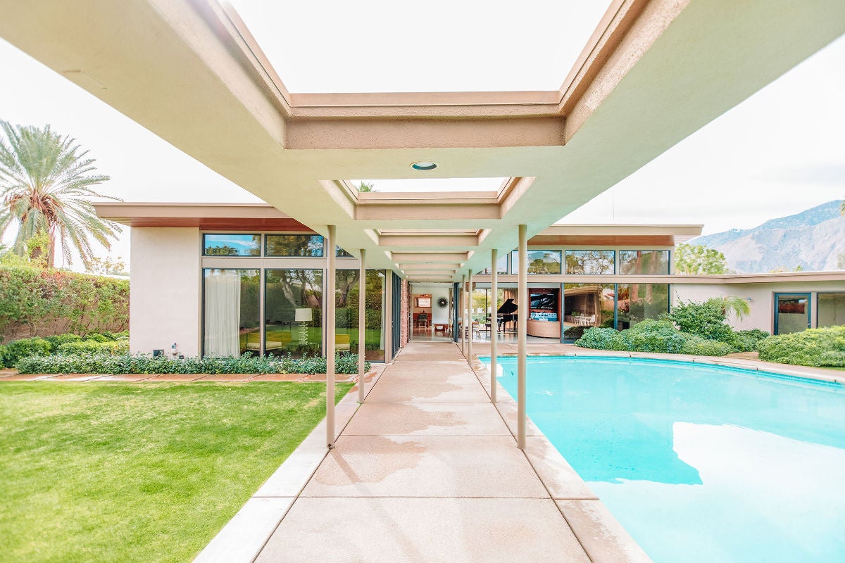 ONE OF THE MOST WELL-PRESERVED LEGACIES OF THE MODERNIST MOVEMENT IS THE TWIN PALMS ESTATE, COMMISSIONED BY FRANK SINATRA HIMSELF.