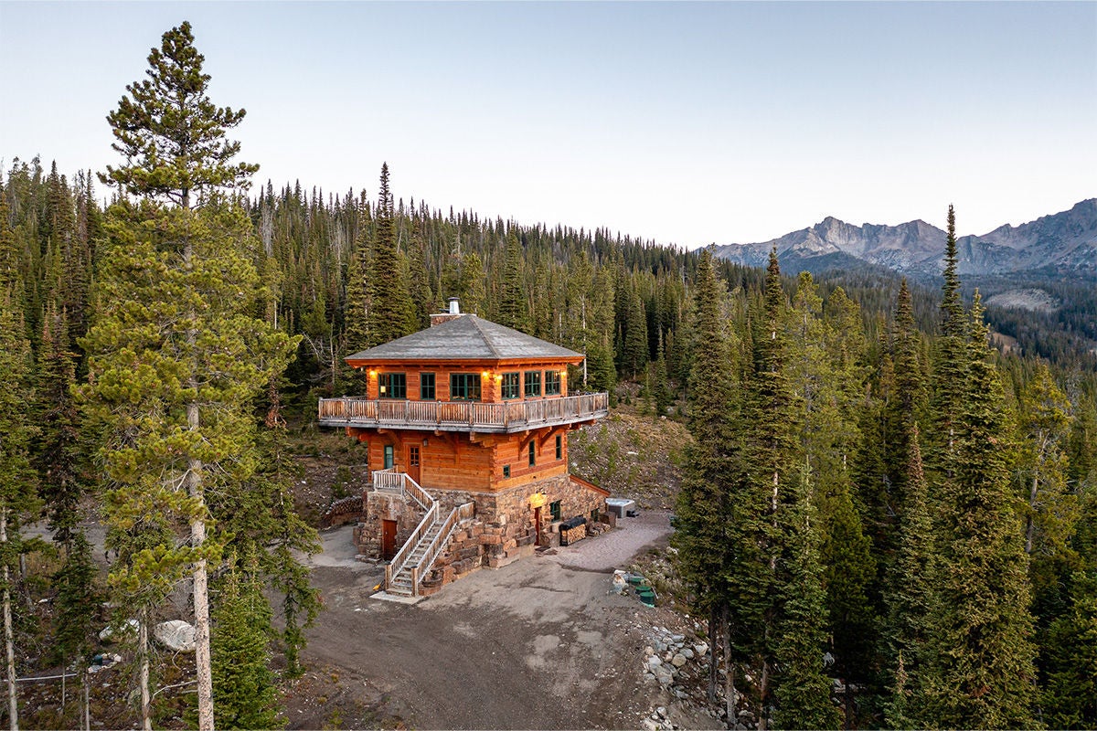 NATURAL RETREATS OFFERS BIG SKY VACATION RENTALS TO SUIT EVERY STYLE—CHECK OUT THIS OLD FIRE LOOKOUT STATION.
