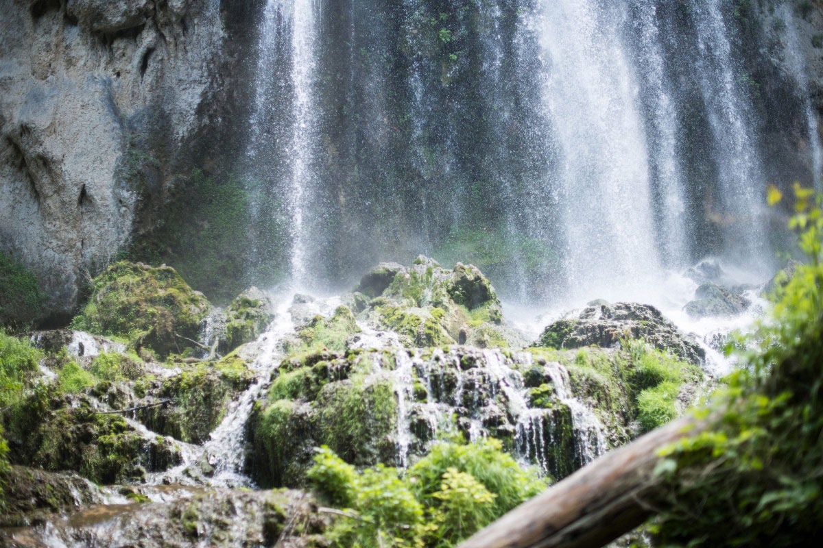 FALLING SPRINGS FALLS BOASTS STUNNING CASCADING WATERFALLS SET AGAINST A PICTURESQUE BACKDROP. [PHOTO CREDIT: BRENNAN WESLEY]