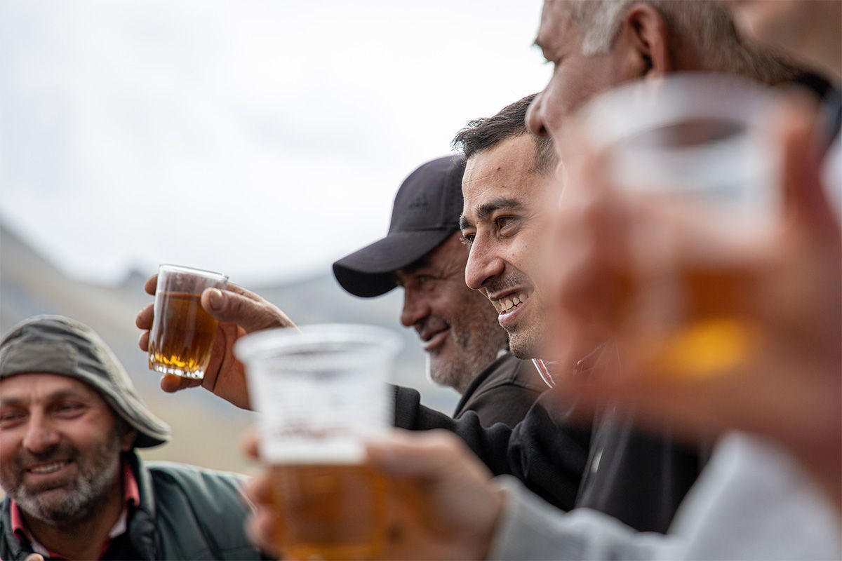 Friends enjoying beers at a brewery.