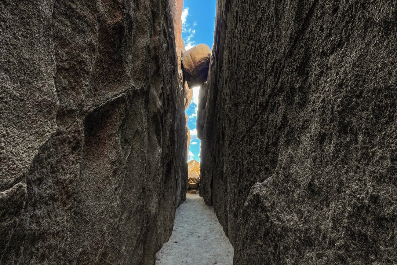 EXPLORE THE DESERT SLOT CANYONS