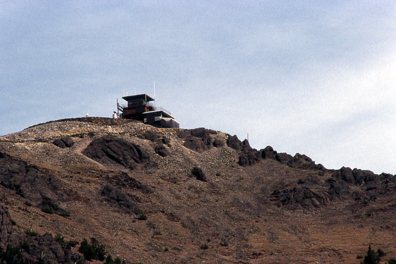 Mt Washburn fire lookout;
Jim Peaco;
September 1992
