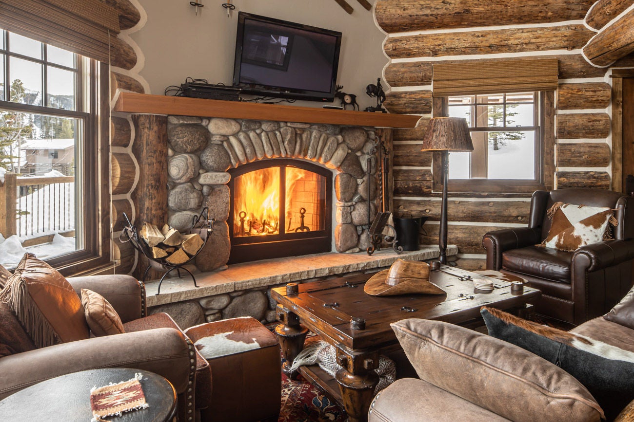 BIG SKY POWDER RIDGE CABIN 12 MANITOU—SKI-IN, SKI-OUT CABIN WITH HOT TUB. BIG SKY POWDER RIDGE CABIN 12 MANITOU—SKI-IN, SKI-OUT CABIN WITH HOT TUB.