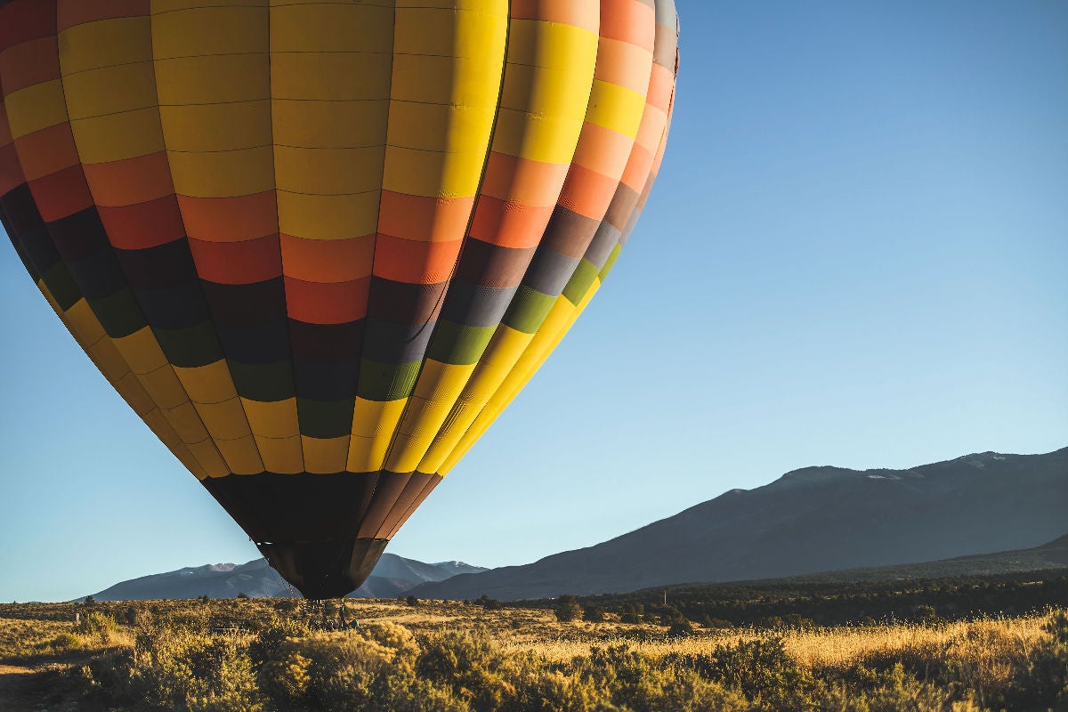 ENJOY ICONIC SOUTHWESTERN SUNRISES AND SUNSETS FROM A THRILLING HOT AIR BALLOON RIDE NEAR TAOS.
