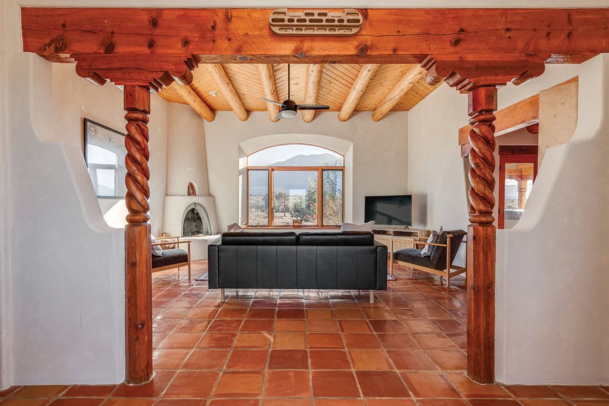 Natural Retreats has lovely adobe-style homes with desert views. Natural Retreats has lovely adobe-style homes with desert views.