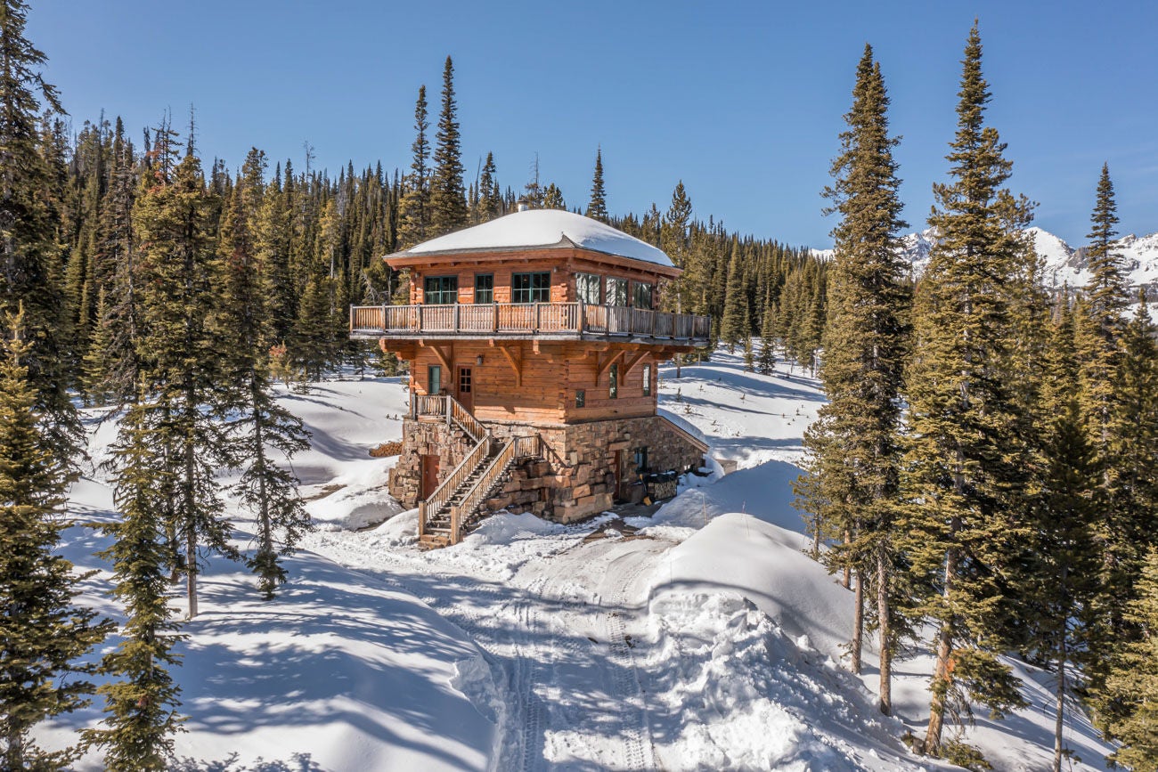 BIG SKY LOOKOUT TOWER EXTERIORS—A UNIQUE HOME ON PRIVATE 60-ACRE PLOT. BIG SKY LOOKOUT TOWER EXTERIORS—A UNIQUE HOME ON PRIVATE 60-ACRE PLOT.