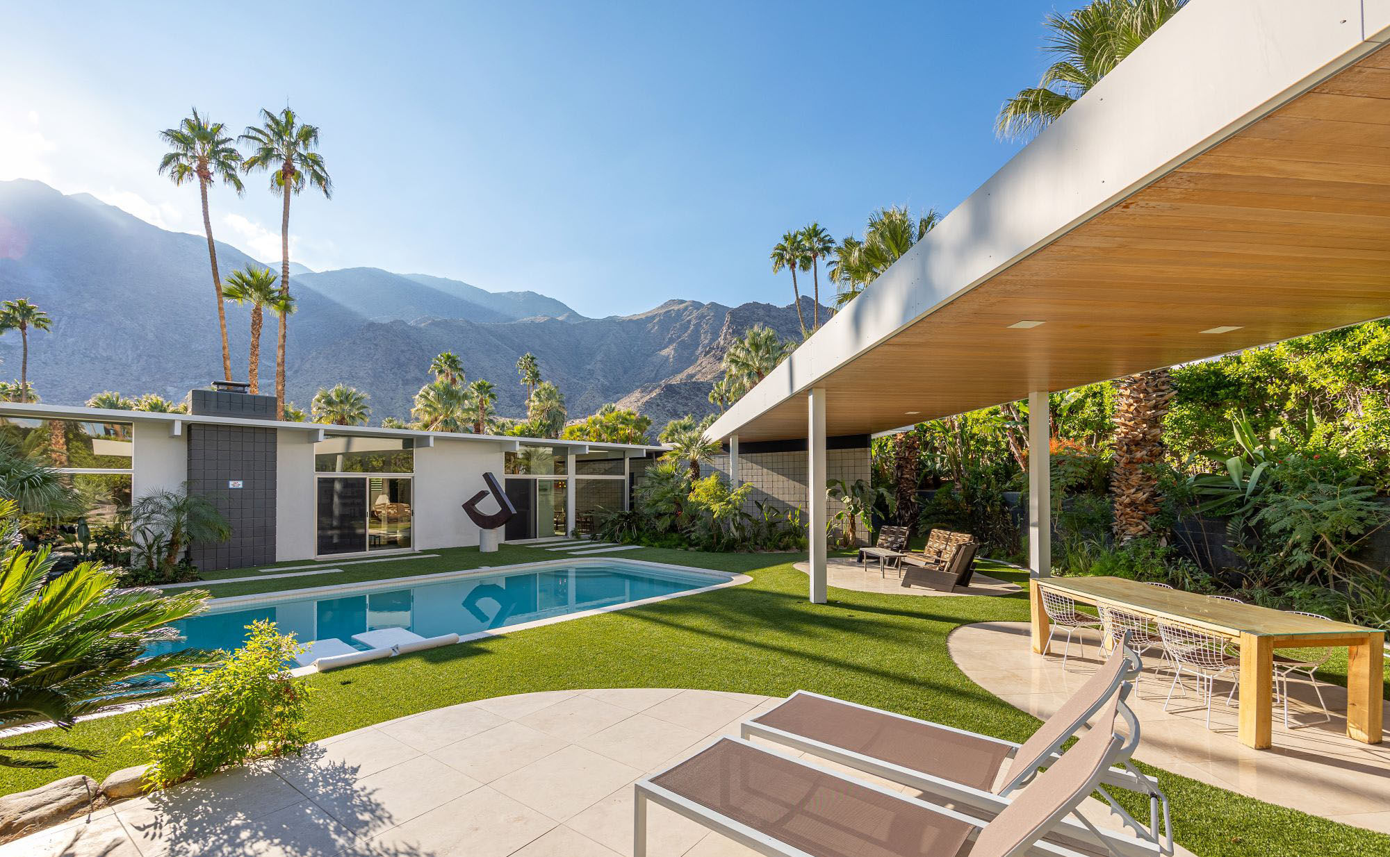 Modern Oasis (1495) in Palm Springs, California
